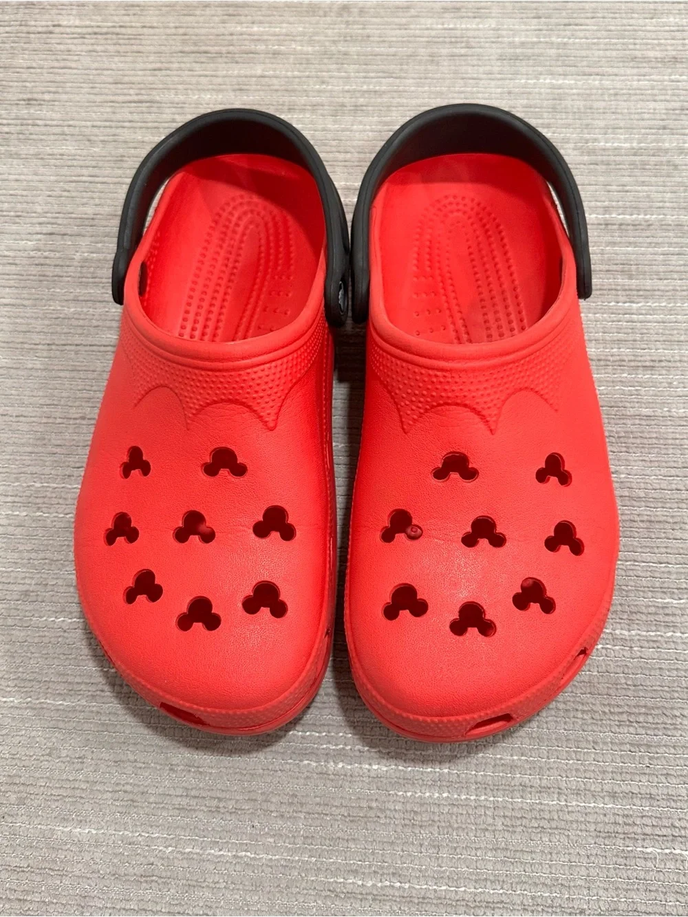 Crocs Classic Disney Mickey Mouse Clogs Red Black Strap Men 10-11 Women 12-14 XL